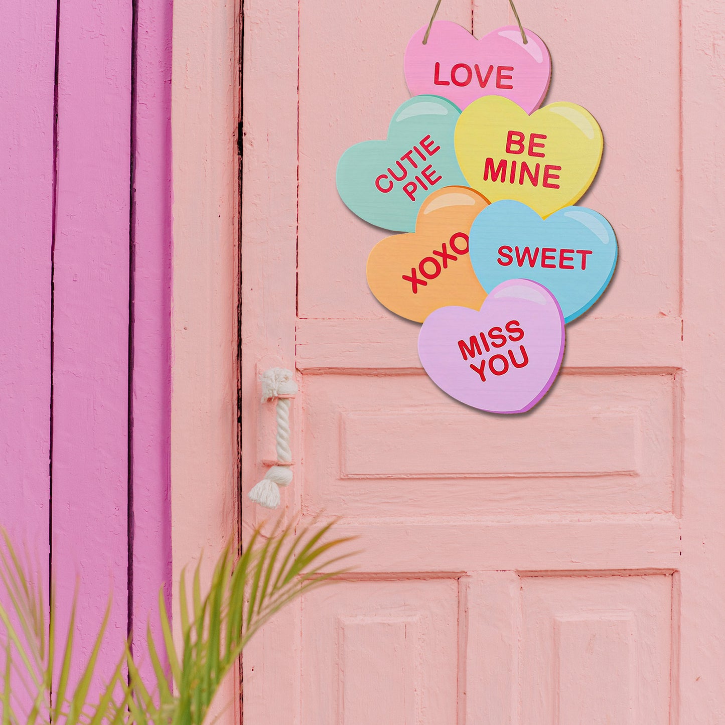 Classic wooden heart sign, love themed decor, no batteries required. Ideal for Valentine's Day, engagement, or wedding ornamentation.