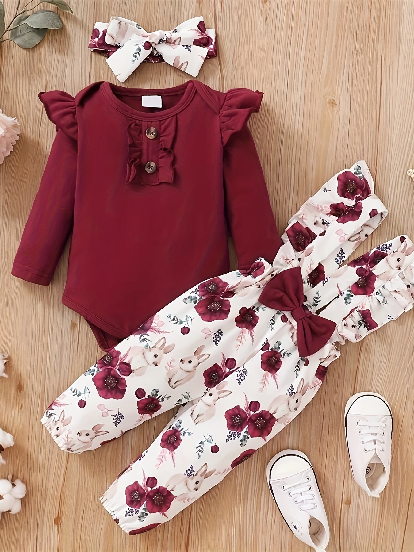 Baby girls' 2-piece casual outfit set includes a long sleeve onesie, floral animal print suspender pants, and bow headband, perfect for everyday wear in spring and autumn.