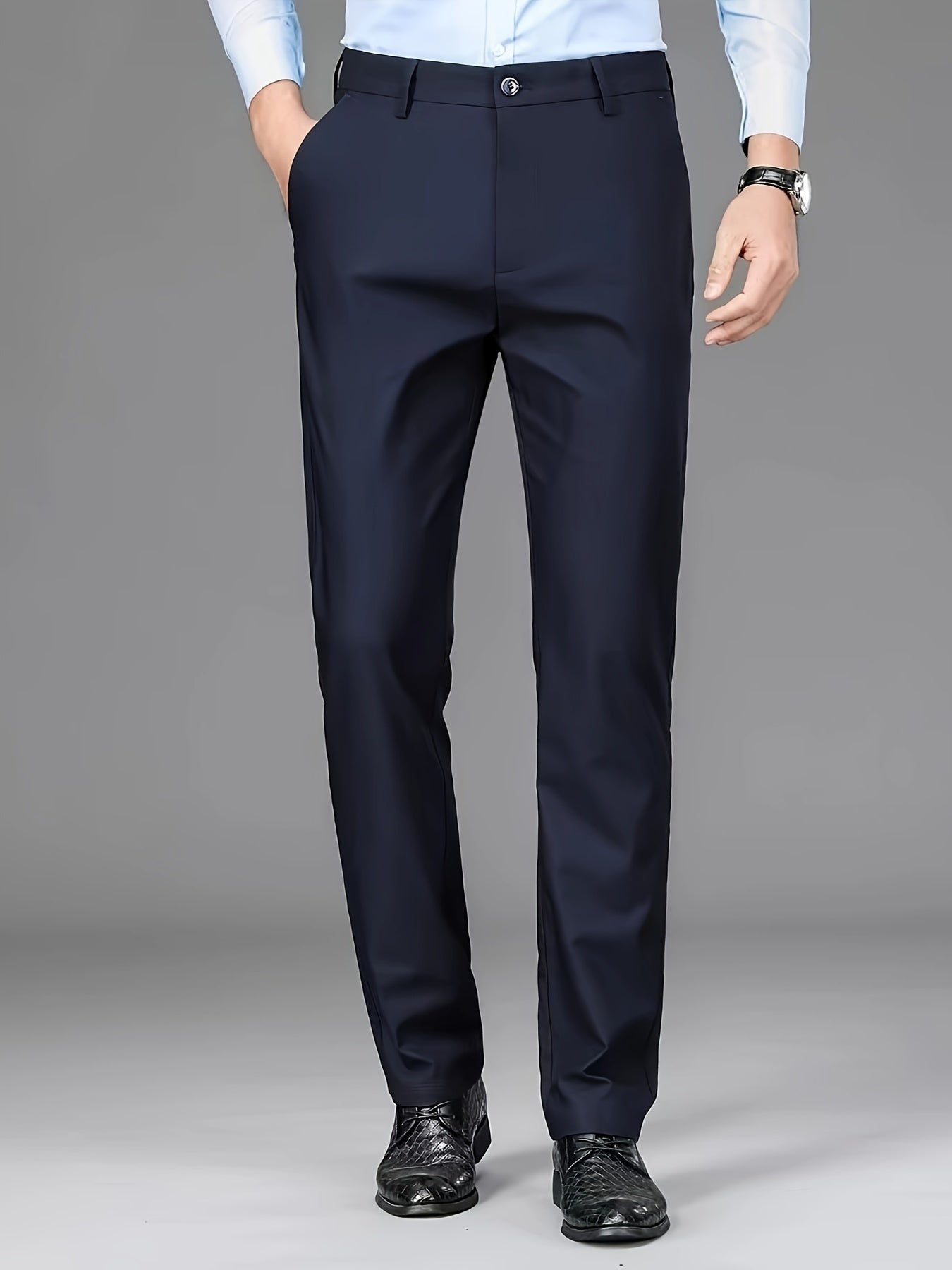 This is a versatile pair of men's straight-leg suit pants suitable for both professional or casual wear during autumn and winter.