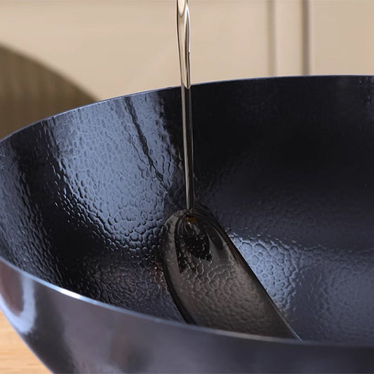 '- "Traditional Chinese Cast Iron Wok for Gas Stove Cooking - Non-Stick Coating, Hand Wash Recommended, Long-Lasting Stir-Fry Pan