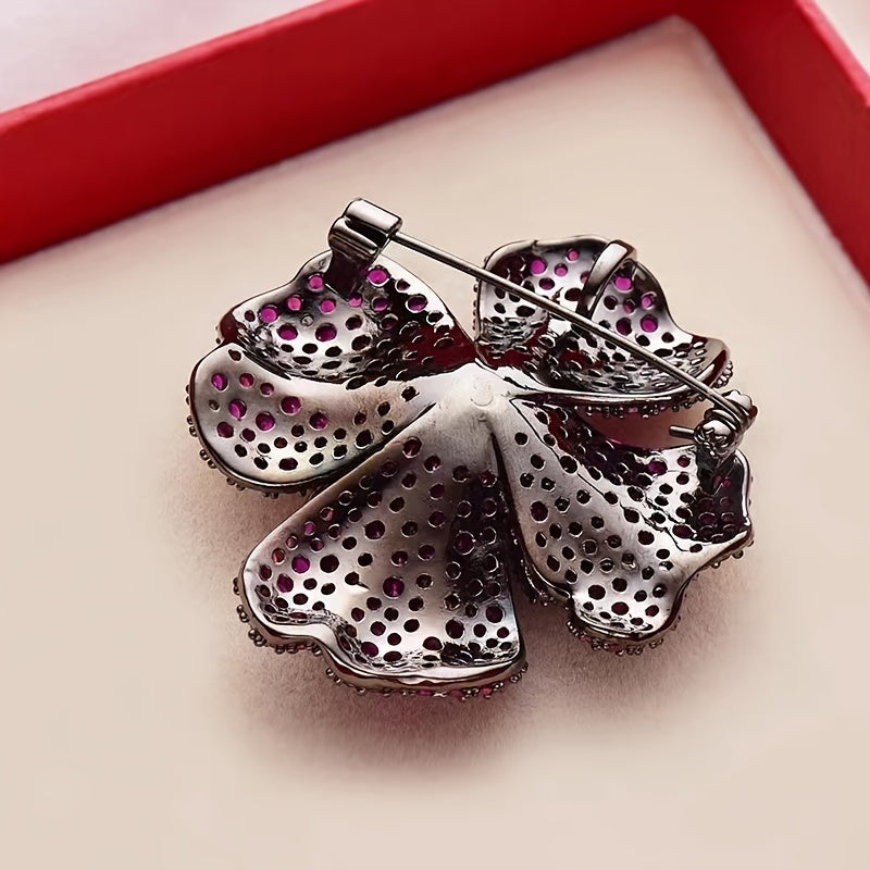 Elegant and luxurious court-style flower brooch adorned with sparkling rhinestones, featuring a realistic design. This sophisticated fashion accessory is the perfect Christmas gift.