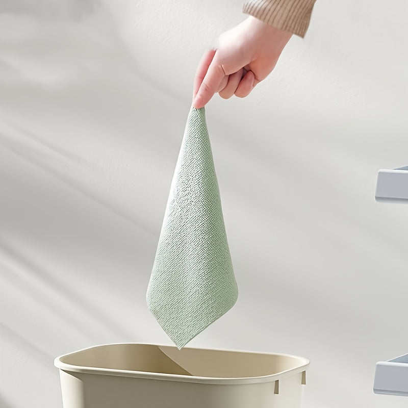 Non-shedding, oil-free scrubbing cloth that is designed for convenience and usability. This pull-out disposable lazy cloth is made from thickened super fine fiber, perfect for use in the kitchen as a dishcloth.