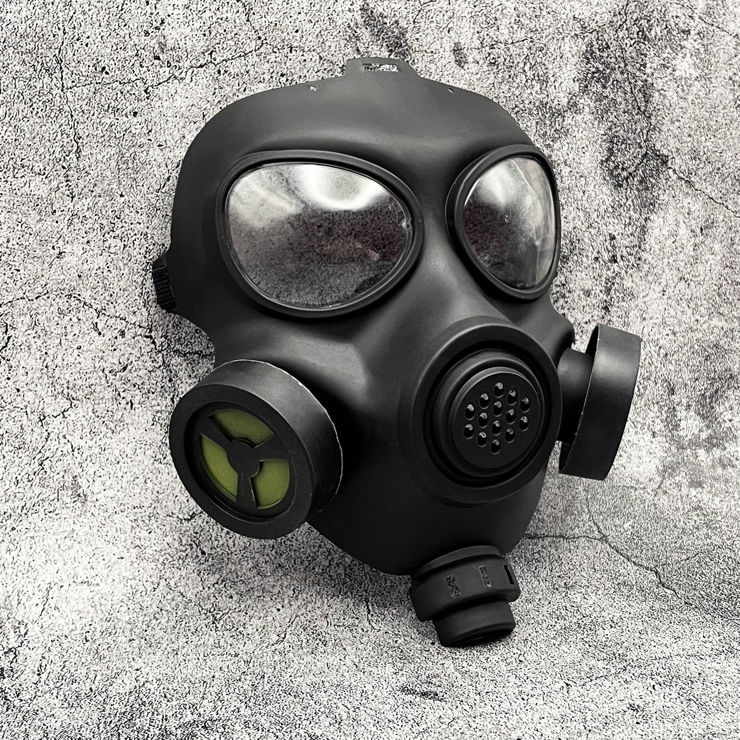 Military-style Spooky Gas Mask for Halloween - Made of PP Material, No Batteries Required - Great for Cosplay and Parties