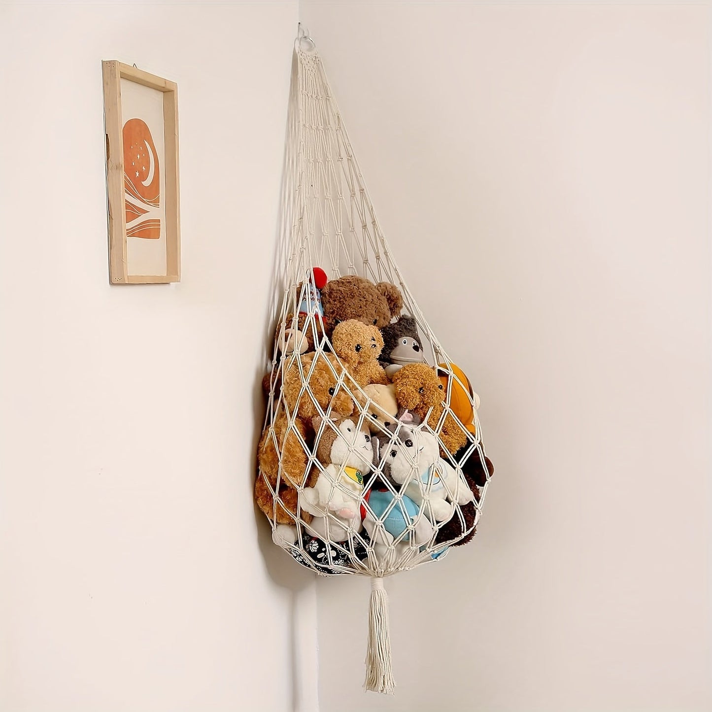 Get organized with this spacious stuffed animal hammock! Our fabric toy storage rack is easy to install and features a spherical net design perfect for holding plush toys. Ideal for children's daycare settings, this toy organizer is available in white