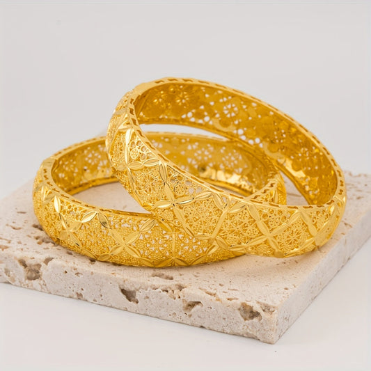 This elegant cuff bracelet in a Middle Eastern style is crafted from copper with no stone inlay. It is a luxurious open bangle perfect for daily wear and gifting, ideal for Thanksgiving and suitable for all seasons.