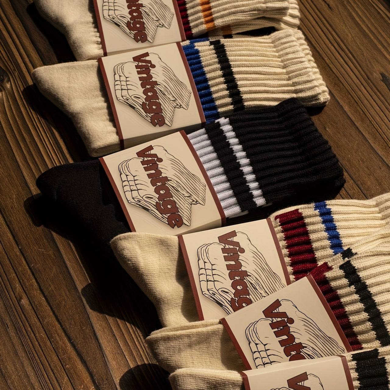 Men's and women's college style retro socks, breathable and thick, suitable for all seasons.