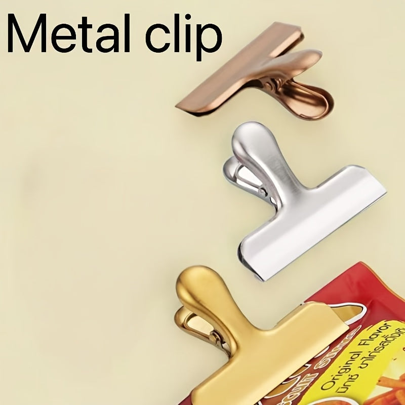 7.7cm Food Bag Sealer Clip in Gold, also suitable as a Document Holder Clip. This multipurpose clip is perfect for sealing bags, organizing papers, and daily household and office tasks. Explore our range of gold products for everyday life.