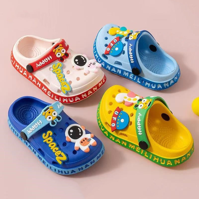 Kids cartoon clogs - breathable slip-on shoes with non-slip soles for boys and girls. Perfect for indoors, outdoors, beach, and pool. Lightweight and quick-drying summer footwear for