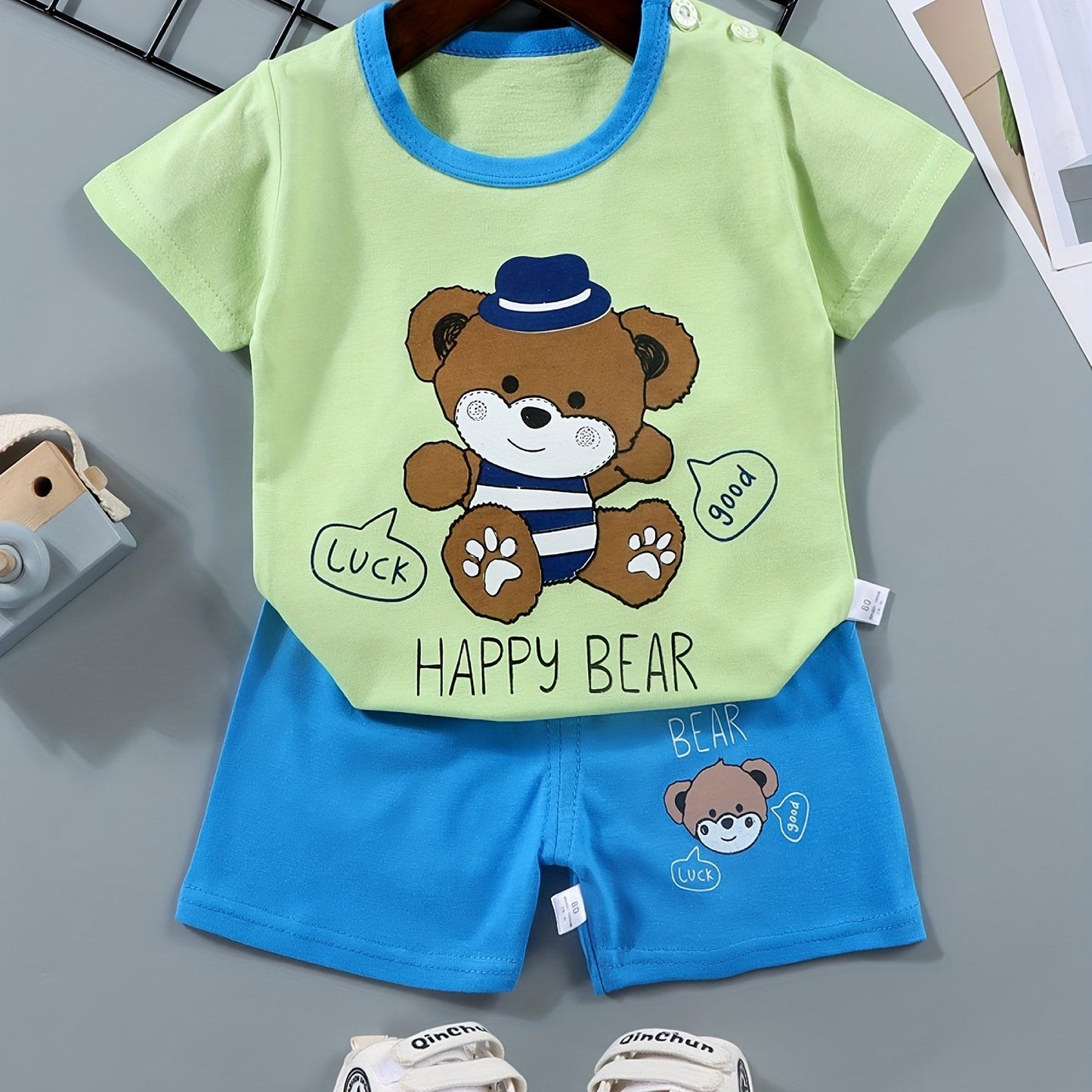 Boys' cotton color block crocodile print tee and shorts set, perfect for daily and outdoor wear in summer.