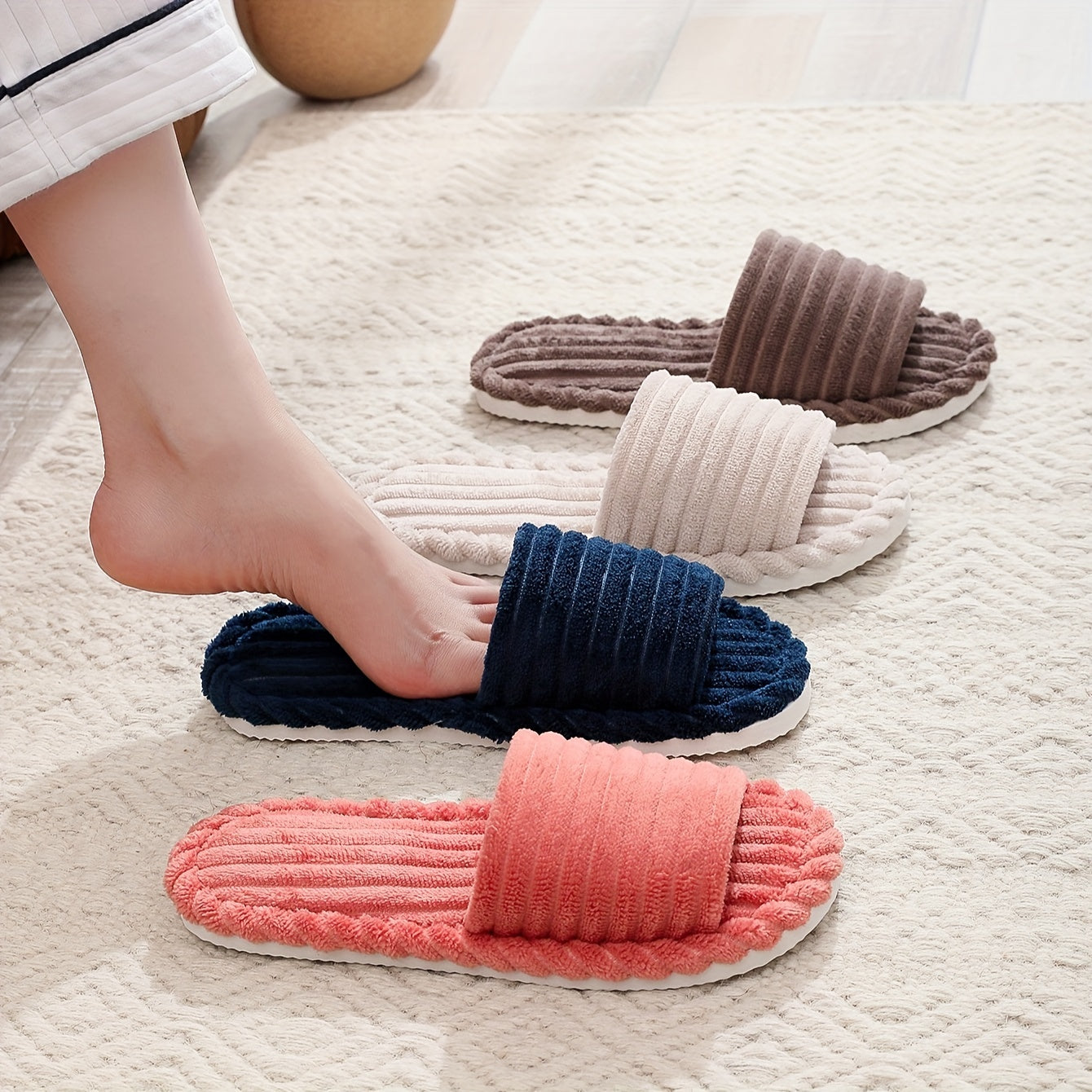 Corduroy fuzzy slippers for women, ideal for indoors and outdoors in autumn and winter. Washable and non-slip with a thick sole. Maternity and cozy home attire.