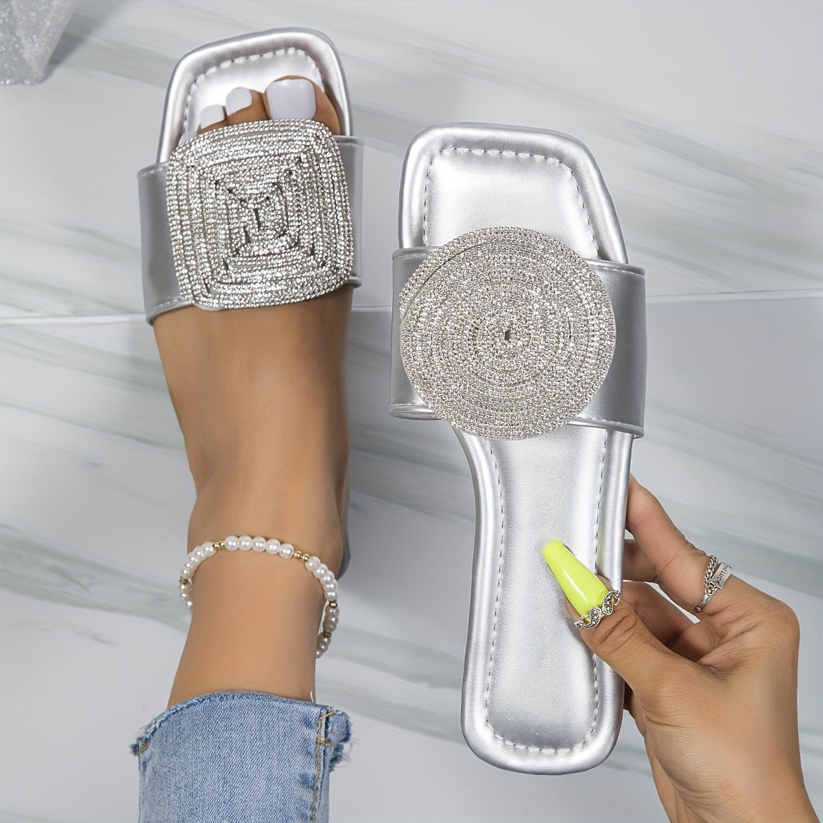 New flat rhinestone sandals and slippers for women, suitable for all occasions.