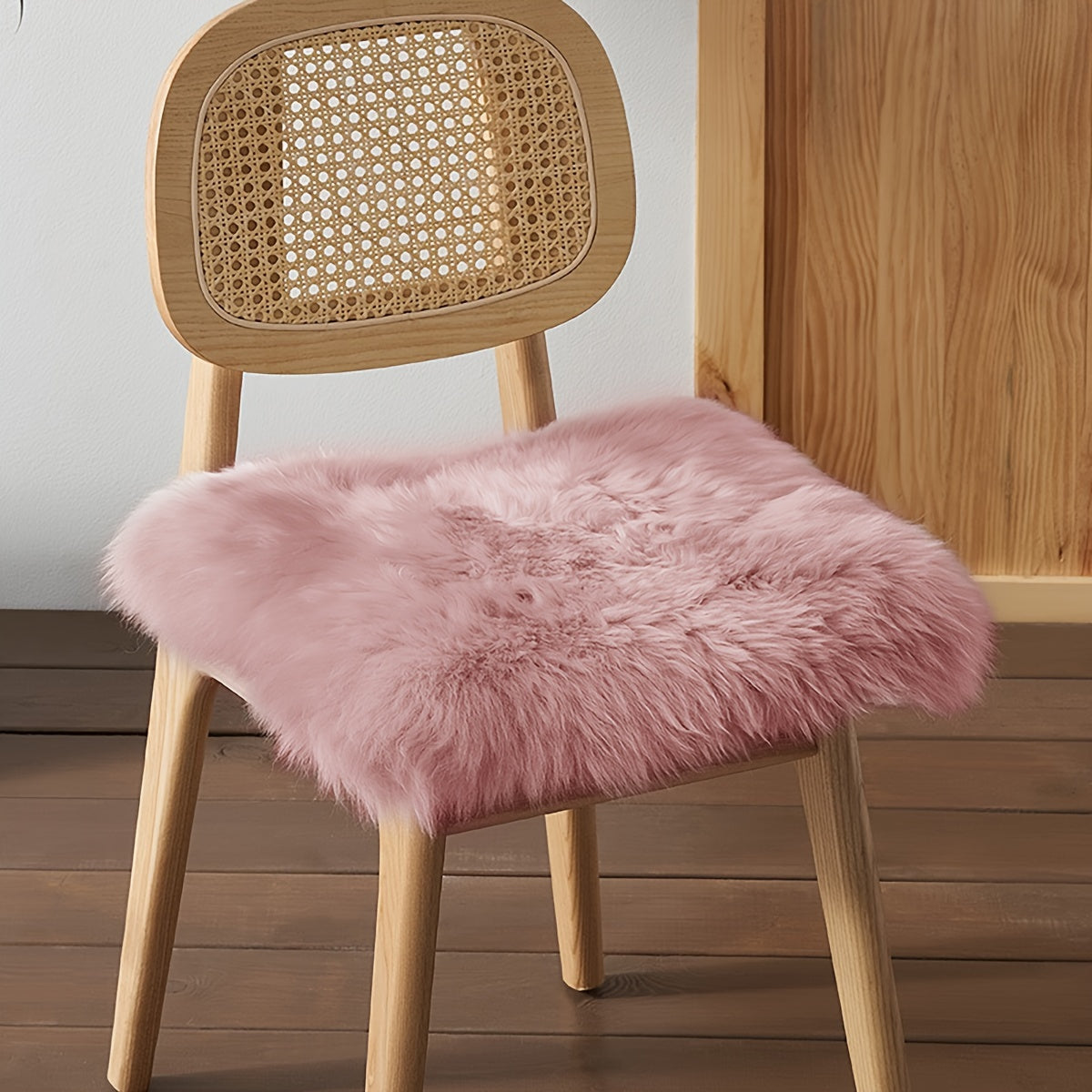 Soft Shaggy Area Mat with Faux Fur Rug Pads, Ideal for Bedroom and Chair, Square Non-Slip Cushion made of Polyester and Acrylic, Easy to Clean in Washing Machine - JIT