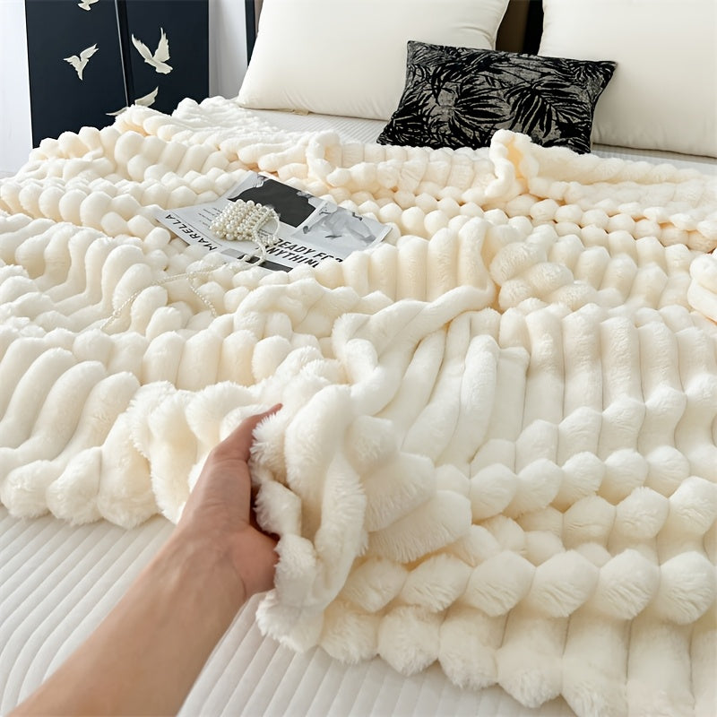 Modern Striped Plush Throw Blanket with Reversible Design, Suitable for All Seasons, Made of Polyester, Easy to Clean in the Washing Machine, Features Intricate Woven Craftsmanship, Perfect for Sofa, Bed, Office, and Travel, Great Christmas Present