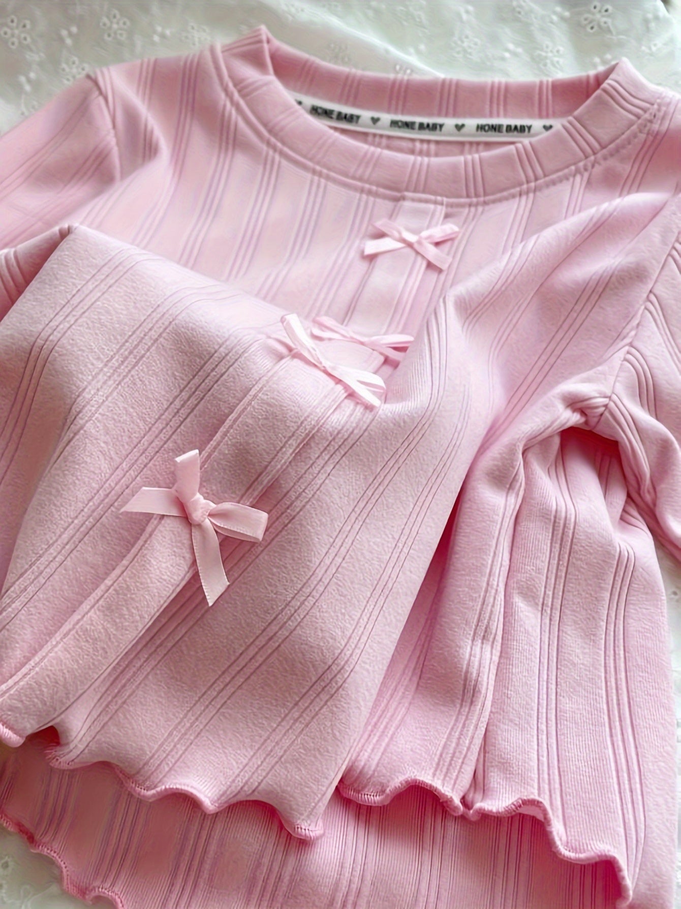 Stylish long-sleeve t-shirt with bow detail for girls, perfect for leisure and outdoor play, also makes a great gift.