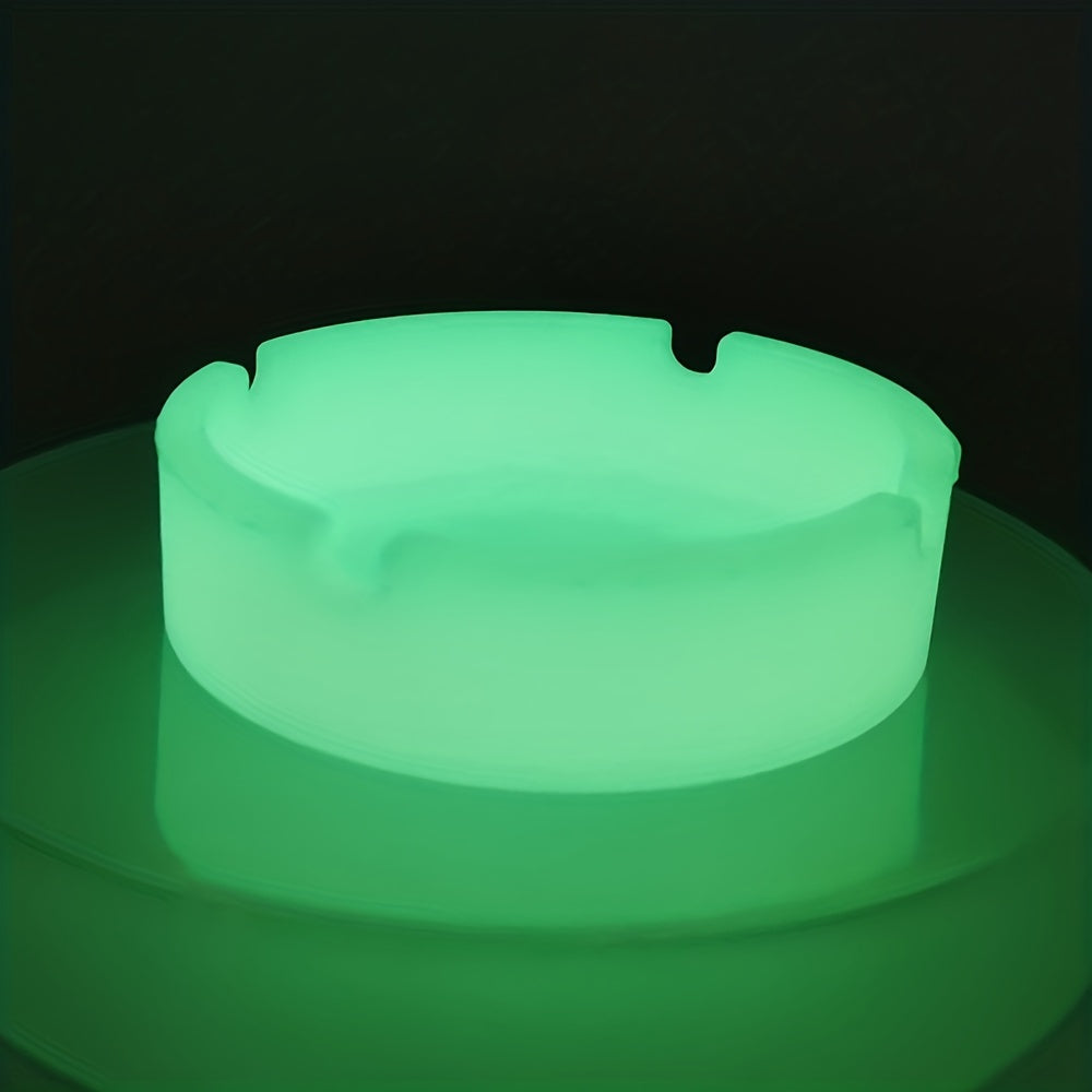 Durable glow-in-dark silicone ashtray resists high temperatures, perfect for indoor and outdoor use. Great gift for friends, dad, or husband.