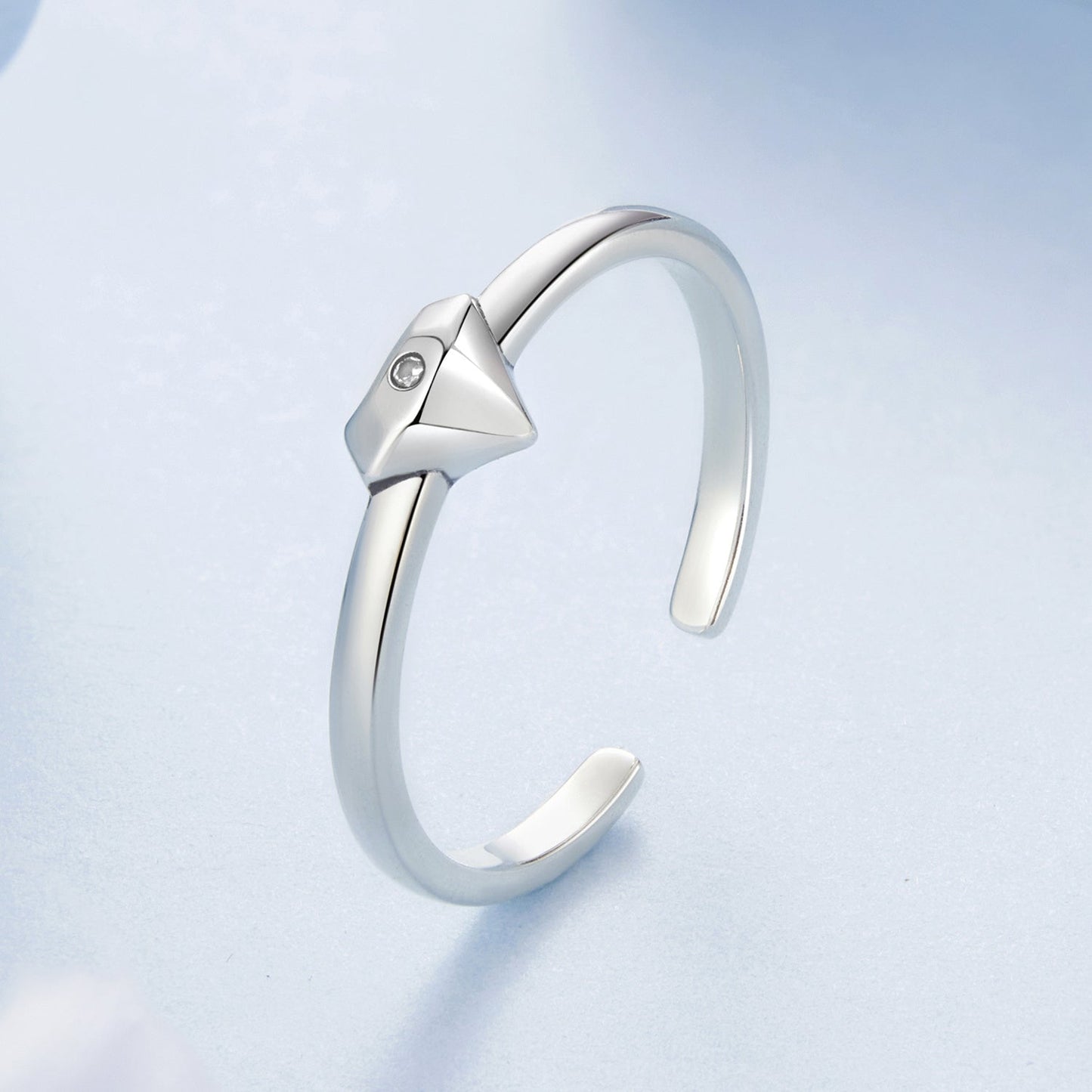 A stunning adjustable open ring for women featuring classic simple style, made from 2.6g of high-quality S925 sterling silver with a beautiful cubic zirconia accent. Perfect for both daily wear and special occasions, this elegant piece makes a wonderful