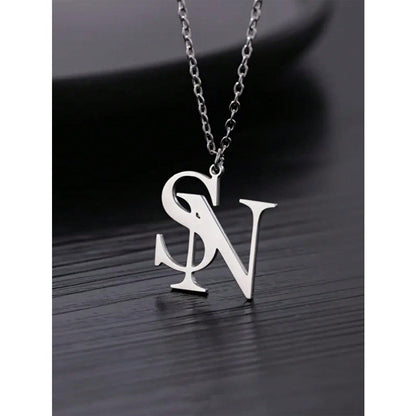 This stunning custom English name necklace boasts a beautiful layered design that is both timeless and classic. It is the perfect accessory for parties, banquets, and weddings. With its minimalist and elegant style, it is versatile enough to be worn by