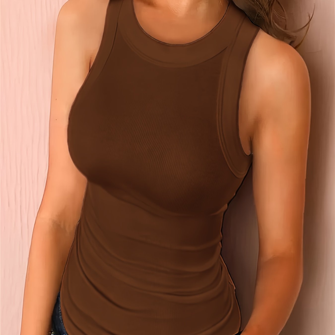 Thread Women's seamless tank top is a versatile slim-fit top for all seasons, featuring a colorful round neck and wide shoulder straps that can be worn alone or layered under other tops.