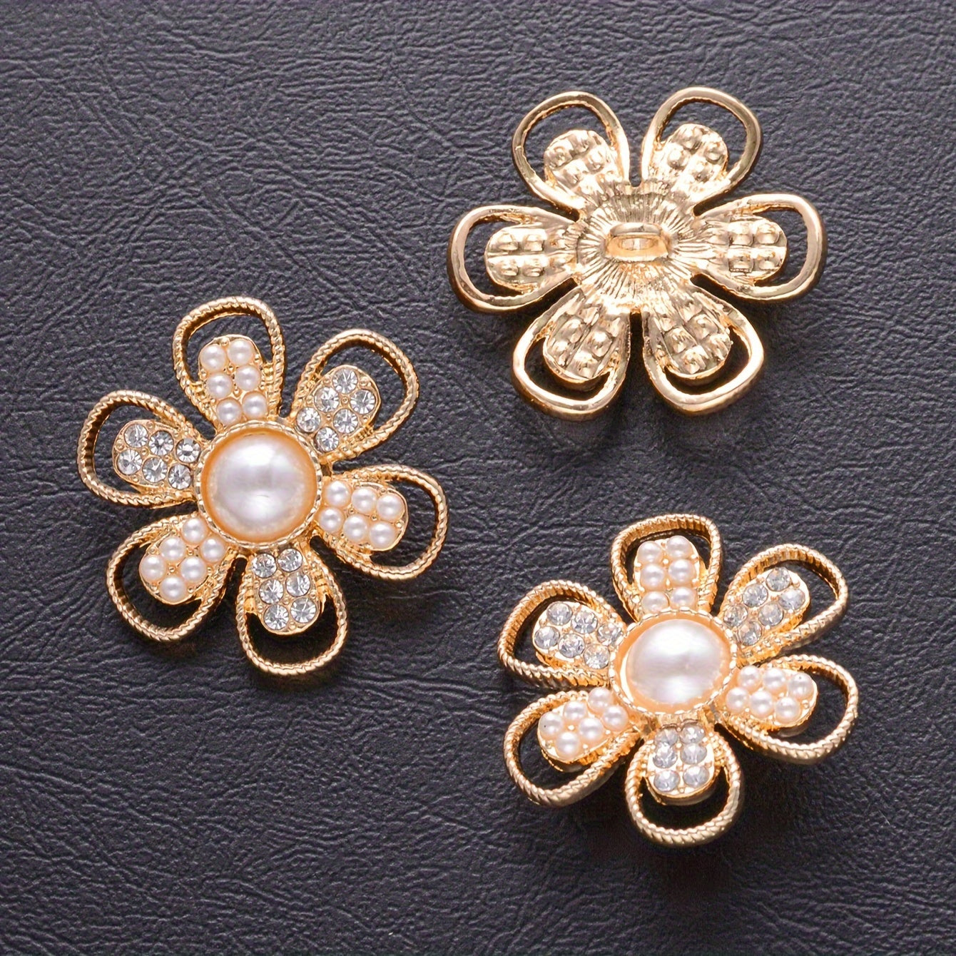 Elegant Set of 5 Flower-Shaped Alloy Buttons with Pearl and Rhinestone Details - Perfect for Sweaters, Coats, Blazers, and DIY Fashion Projects