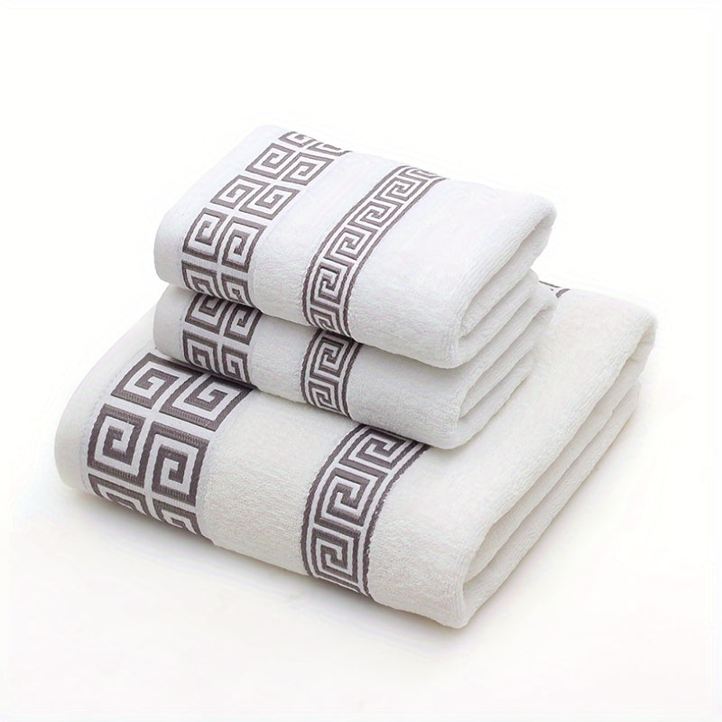 Offering 1/3 cotton towels in a set including 2 standard towels and 1 bath towel. These soft and comfortable towels are great for bathroom use and make a perfect gift for the autumn and winter seasons. Also available are Christmas decorations.