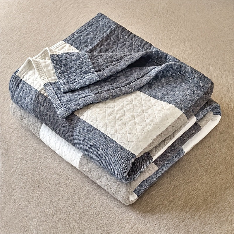 High-Quality Boho Checkered Lightweight Quilt made of 100% cotton with a 40s thread count. Features a neutral grey and white plaid design suitable for modern farmhouse and bohemian