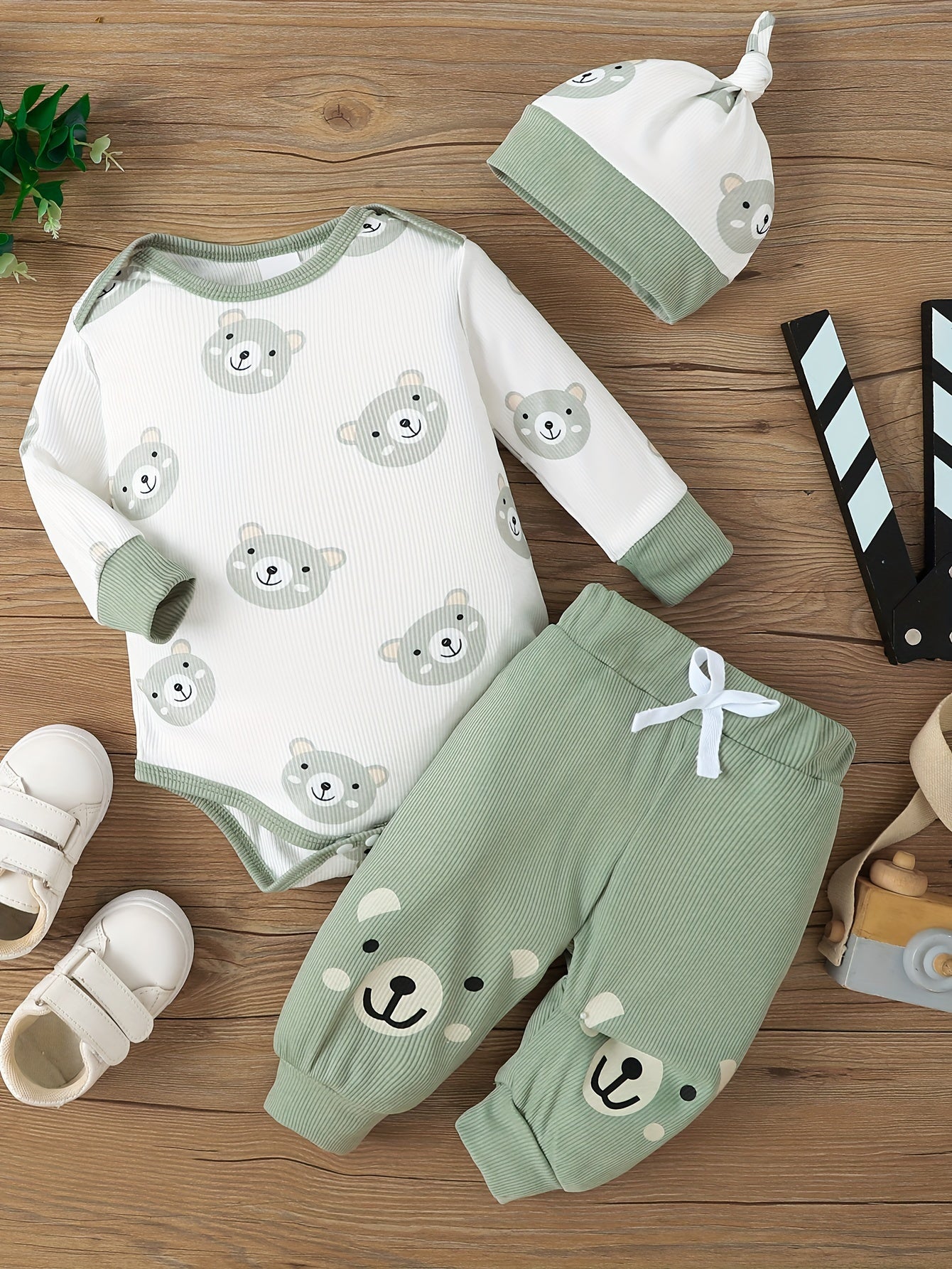 Baby's cute bear print three-piece set, includes romper, trousers, and hat. Soft and comfortable for newborns, perfect for outdoor wear.