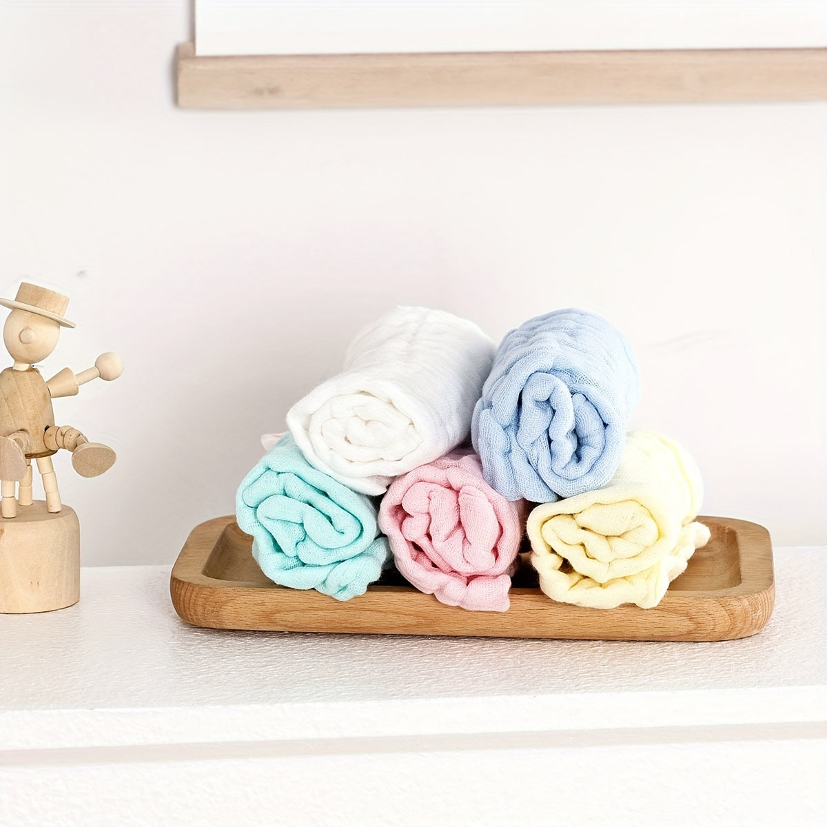 Five pieces of 100% cotton square face towels, made of muslin gauze, perfect for washing.