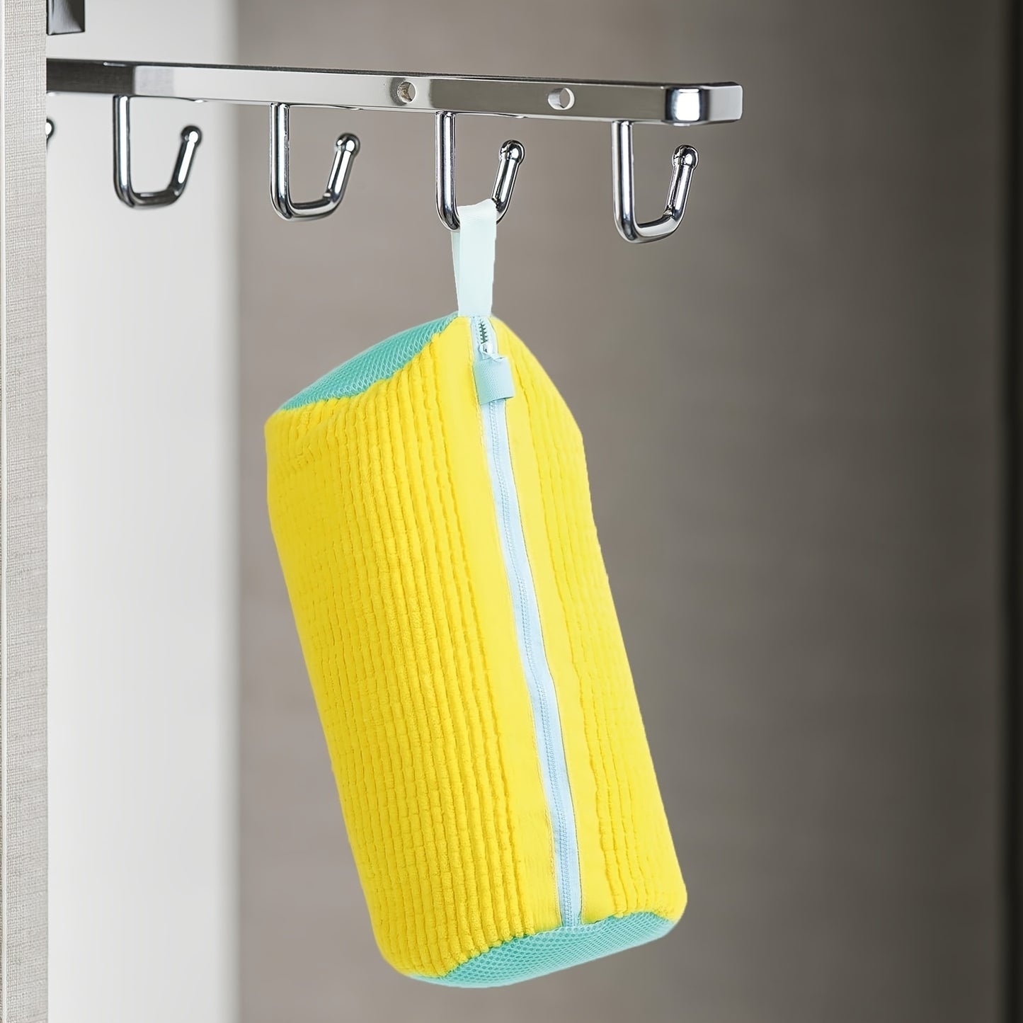 Cross-border hot-selling shoe washing bag for home washing machines. Special lazy shoe protection bag to prevent deformation. Available in 1pc or 2pcs.