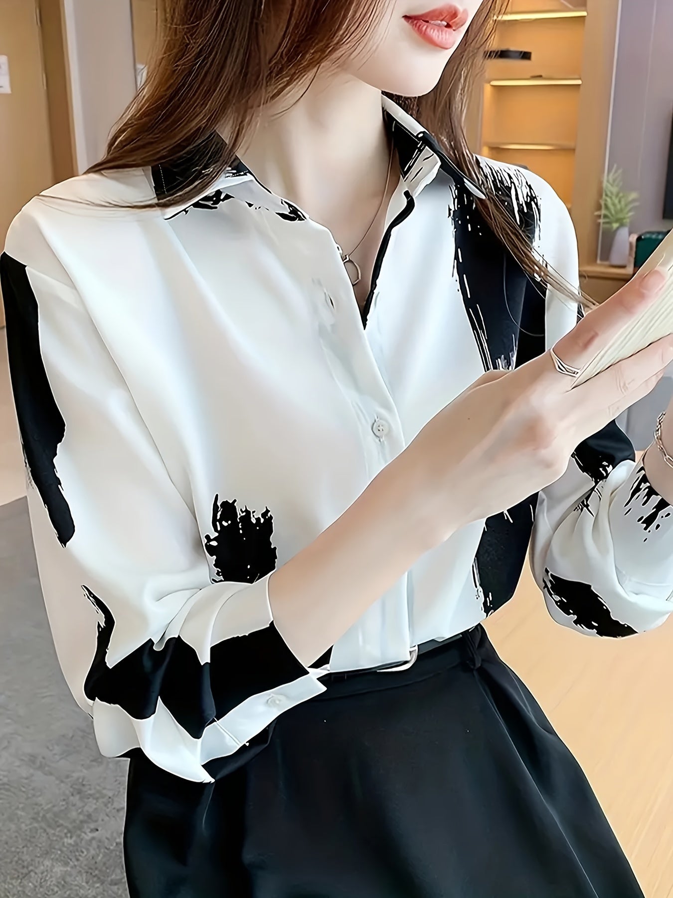 Spring and Autumn new casual collar shirt with brush print, turnover collar and long sleeves for women.