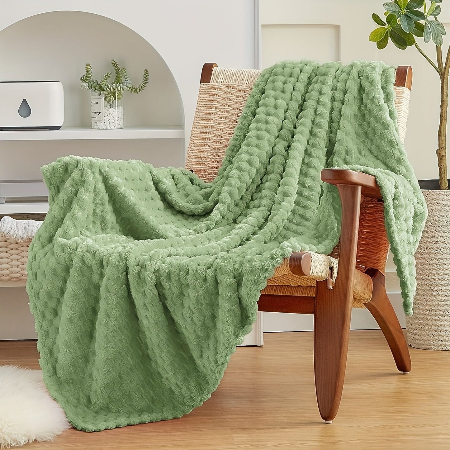 Soft and cozy 3D fleece throw blanket for couch or bed, featuring a stylish fluffy design. Thick, warm, and large plush sherpa blanket perfect for snuggling up on the sofa.