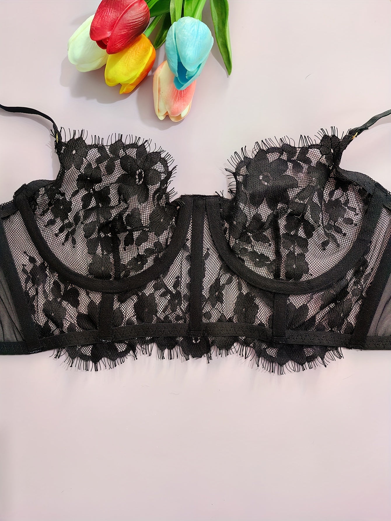 Ultra-thin and sexy French lace lingerie set.