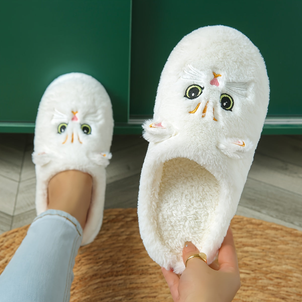 Women's cute cartoon black cat slippers with big eyes and ears, soft, warm, non-slip indoor house slip-ons made of fabric with TPR soles.