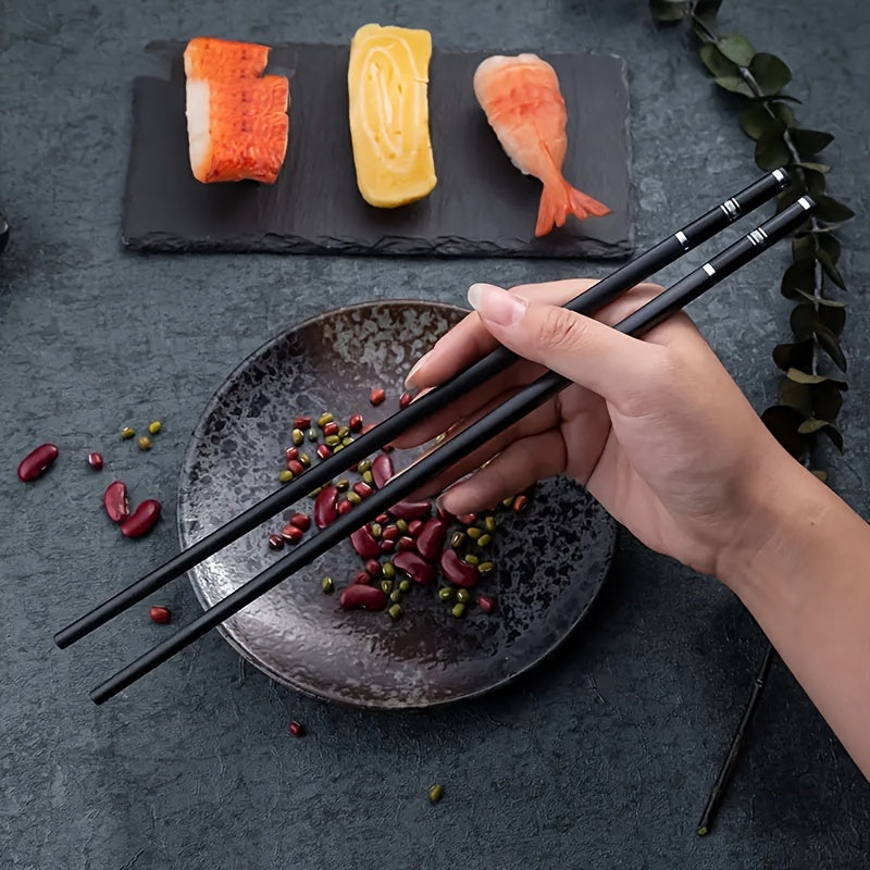 5 pairs of reusable alloy chopsticks with embossed Great Wall pattern, perfect for fast food, noodles, sushi, and ramen. Luxurious and stylish.