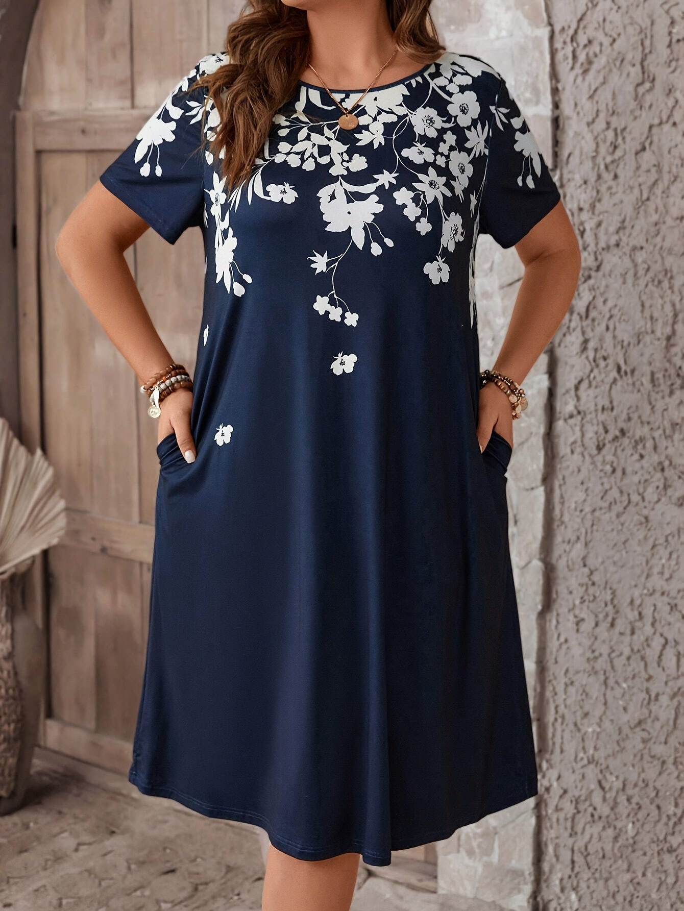 Floral print dress with pockets, short sleeve crew neck for spring & summer, plus size women's clothing