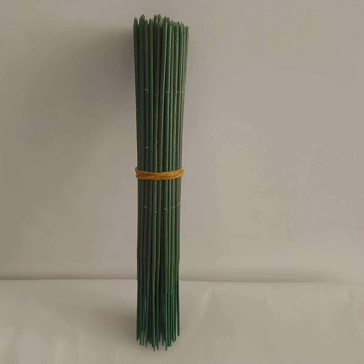 Plastic-coated iron stems for artificial flower head sticks, ideal for wedding decor. Available in packs of 50, 100, or 200.