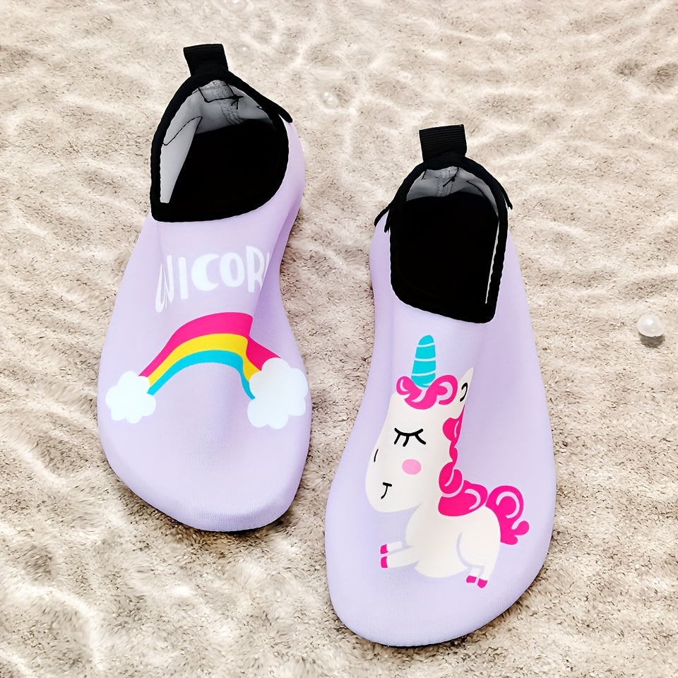 Lightweight slip-on beach aqua socks for girls, quick-drying and non-slip.