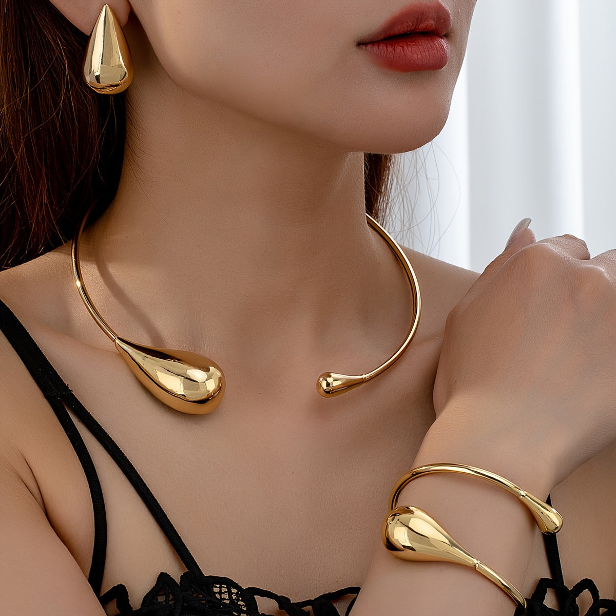 Elegant Vintage-Inspired Tear Drop Jewelry Set - Luxurious 14K Gold-Plated Zinc Alloy Collar Necklace, Bracelet, and Stud Earrings Perfect for Everyday Wear