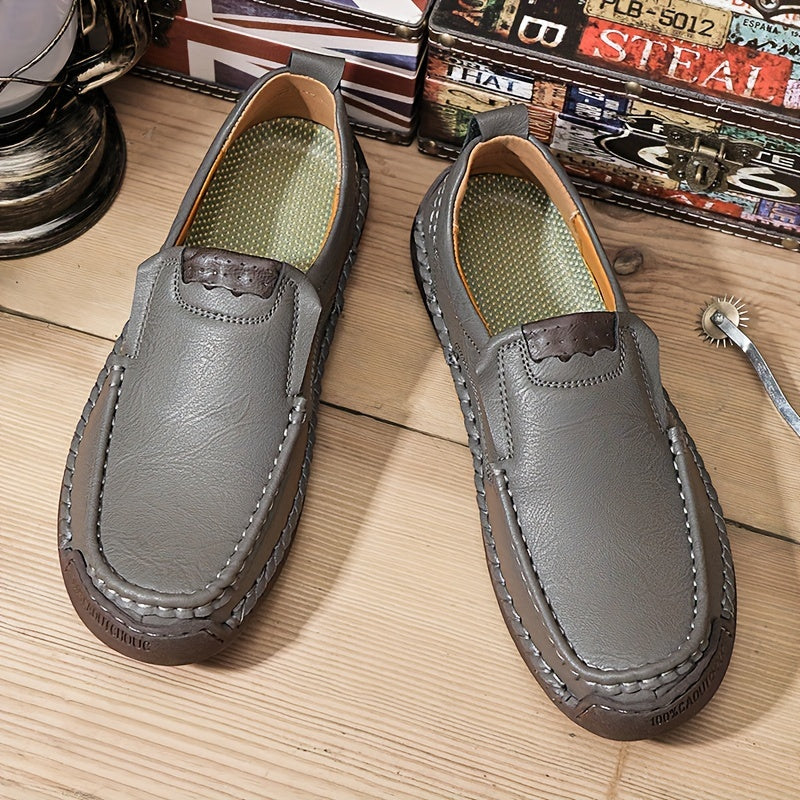 Men's breathable stitching loafers for outdoor walking and driving, suitable for spring, summer, and autumn wear.