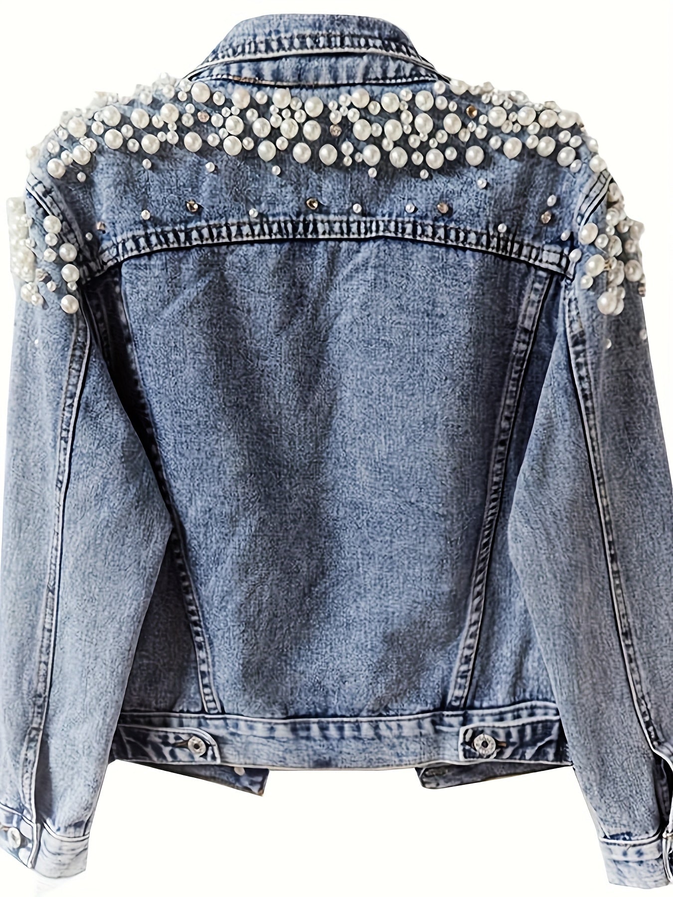 Vintage-style large pearl studded denim jacket for women, perfect for street fashion in spring and autumn.