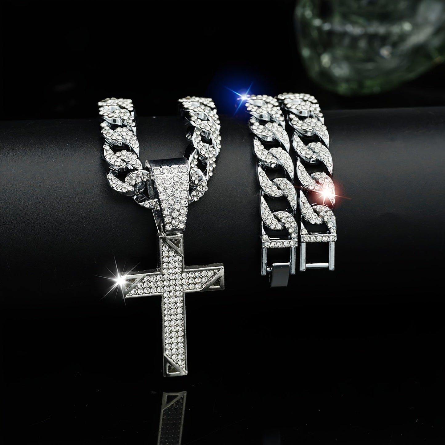 Elegant Silvery Cross Pendant Necklace paired with Trendy Y2K Cuban Chain - Adjustable 45cm Clavicle Chain ideal for Sweaters, T-Shirts & Beyond - Great for Casual Outfits & Celebrations, Cross Necklace, Trendy, Sweater, T-shirt