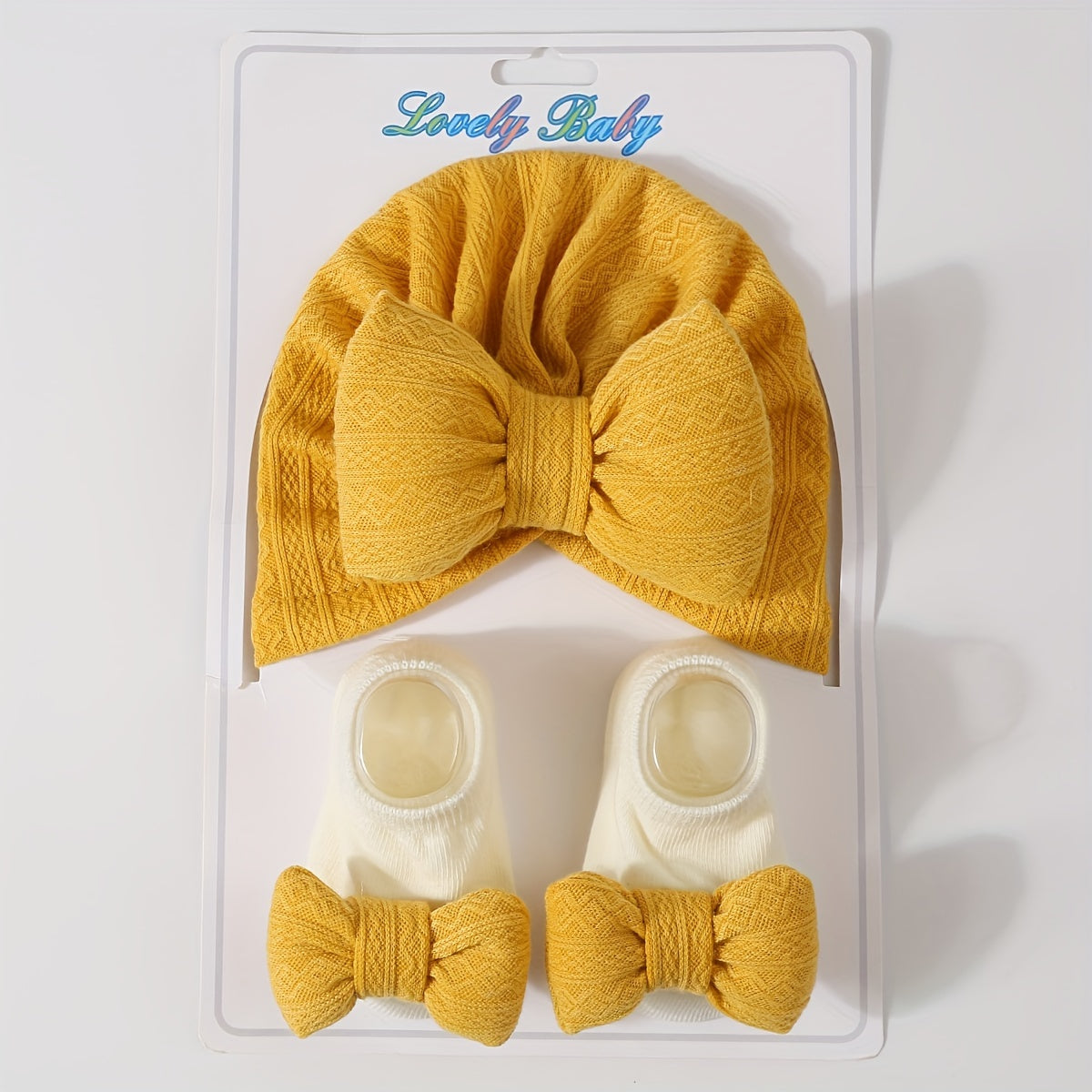 Newborn knit fleece bow hat and sock set, perfect for Thanksgiving, featuring cartoon theme. Breathable and suitable for girls aged 0-3 years.