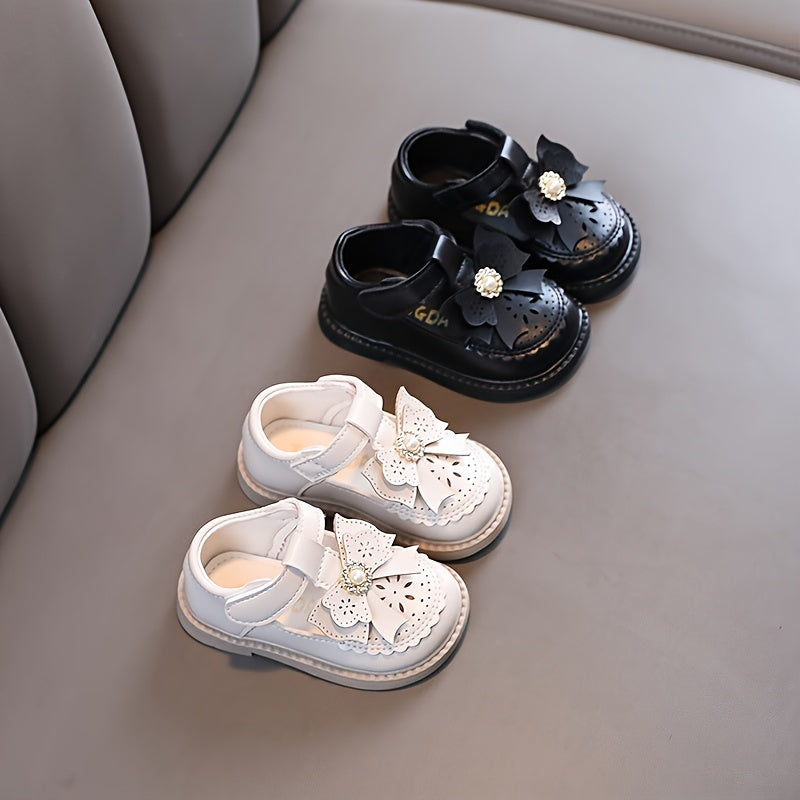 Cute bowknot flat shoes for baby girls, perfect for spring and autumn walks.