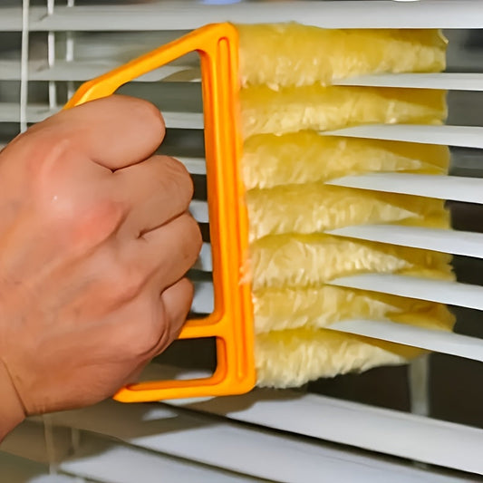 Keep your windows spotless with this efficient Venetian curtain duster. The reusable and washable microfiber blind brush makes dusting and polishing blinds an easy task.