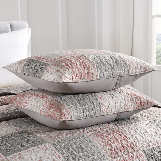 Experience the softness and breathability of our Floral Print 3pcs Bedspread Set - Featuring 1 Ultra-Light Double Bedspread and 2 Pillowcases. This reversible polyester design is perfect for adding comfort and style to your bedroom or dorm decor.