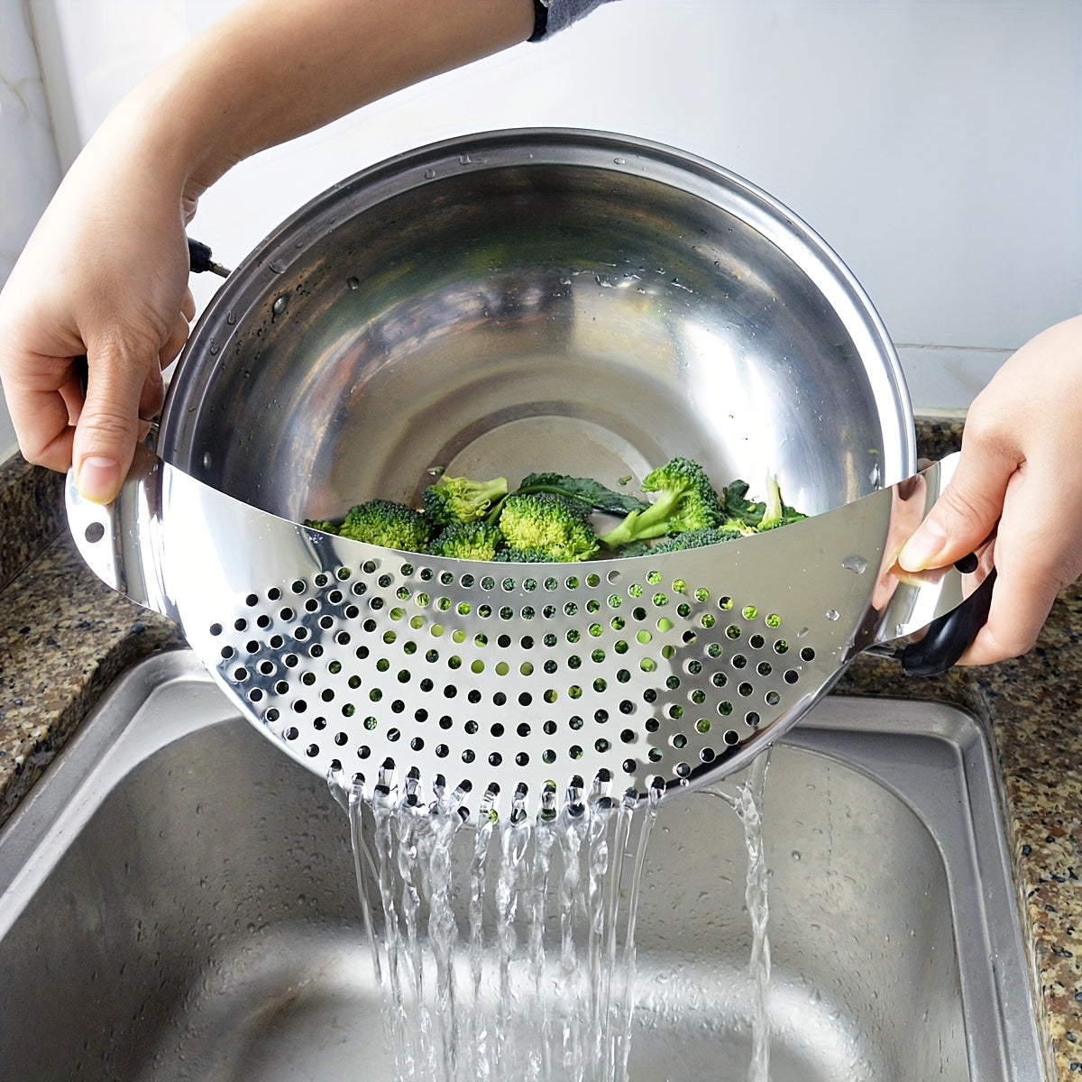 A kitchen filter made of stainless steel, designed for washing vegetables, filtering water, separating liquids, and draining excess water.