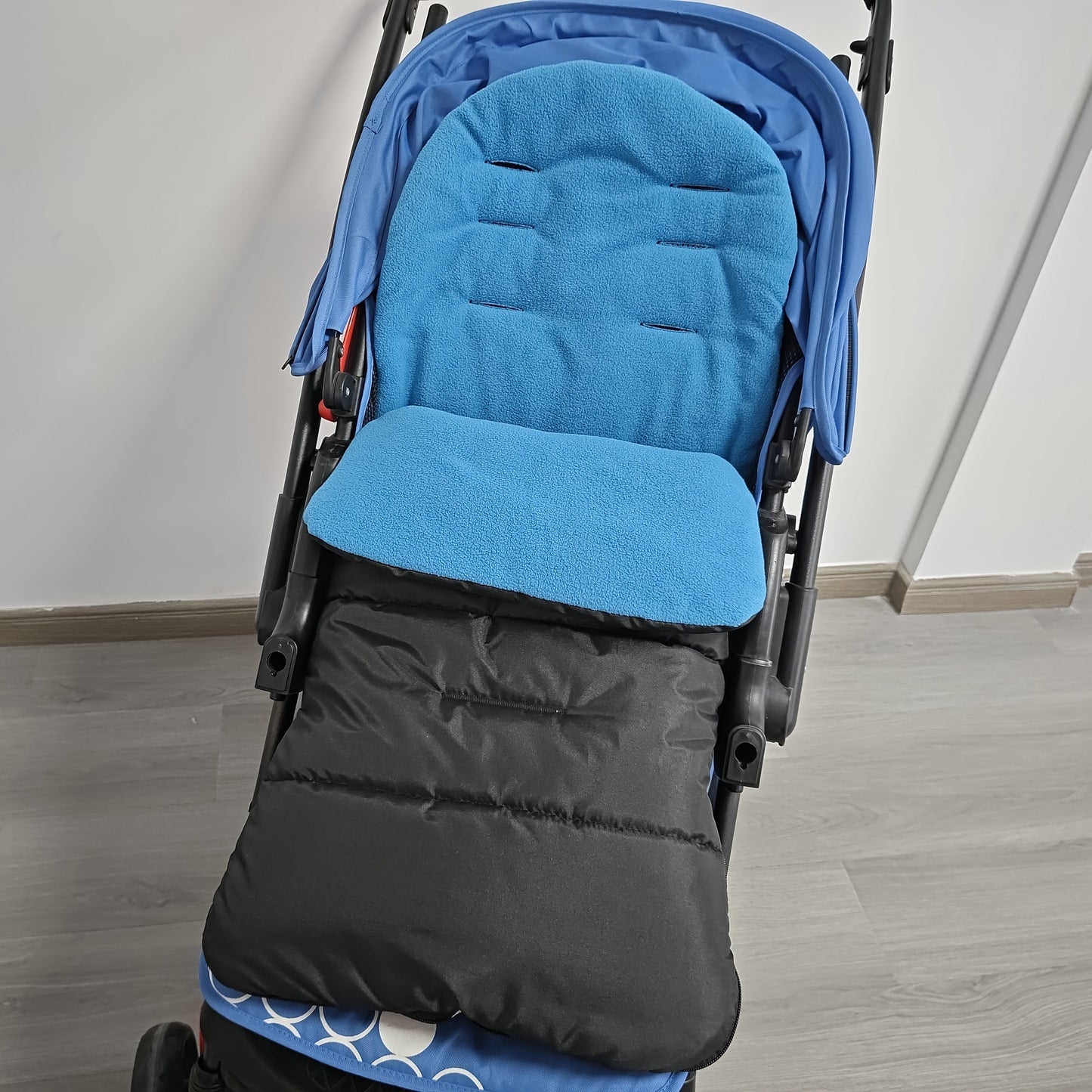 All-Weather Baby Stroller Mat with Waterproof and Windproof Features, Cozy Fleece Lining, Polyester Baby Car Seat Cushion Ideal for Travel