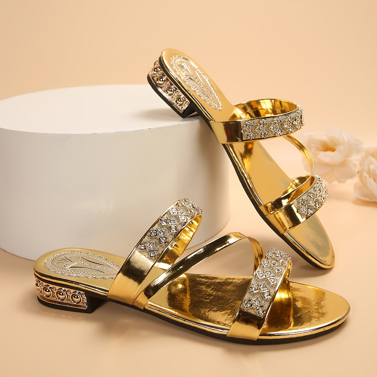 Summer 2023 Women's Fashion Sandals with Rhinestone Embellishments and Low Heel. Made with TPU and Plastic Sole.