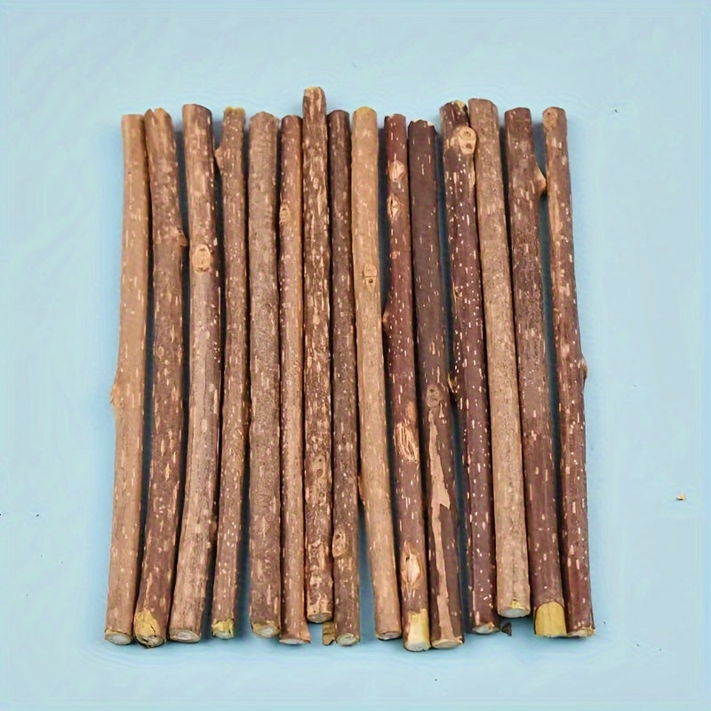 Randomly delivered outer packaging of 5 or 15 pieces of 12.5cm indoor cat molar healthy sticks for strong interaction.