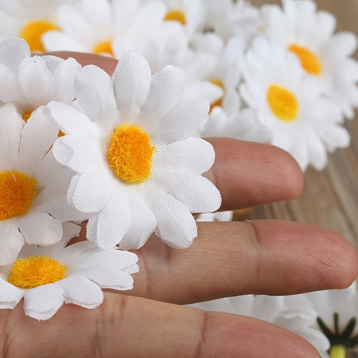 50 artificial white daisy and chrysanthemum flower heads for holiday wedding yard decor or DIY window background simulation flower decor.