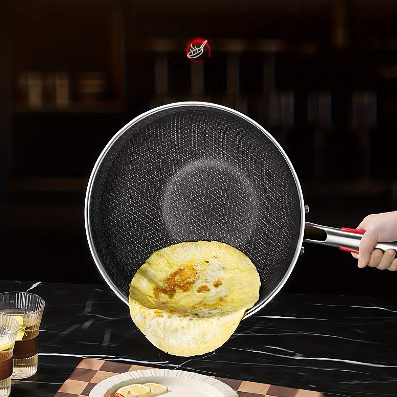 This durable stainless steel wok features a non-stick honeycomb pattern, perfect for home cooking. It is suitable for both electric and gas stoves, making it ideal for frying fish, eggs, and steaks. The round frying pan comes with a handle and a glass